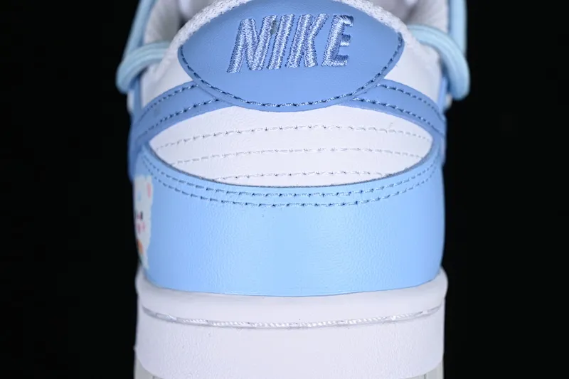All Categories Nk SB Dunk Series Nk SB Dunk Low Low-top sneakers Nk Dunk Low Happy Bear White and blue cute girl SB deconstructed double shoelace low-top casual sneakers DH9765-102